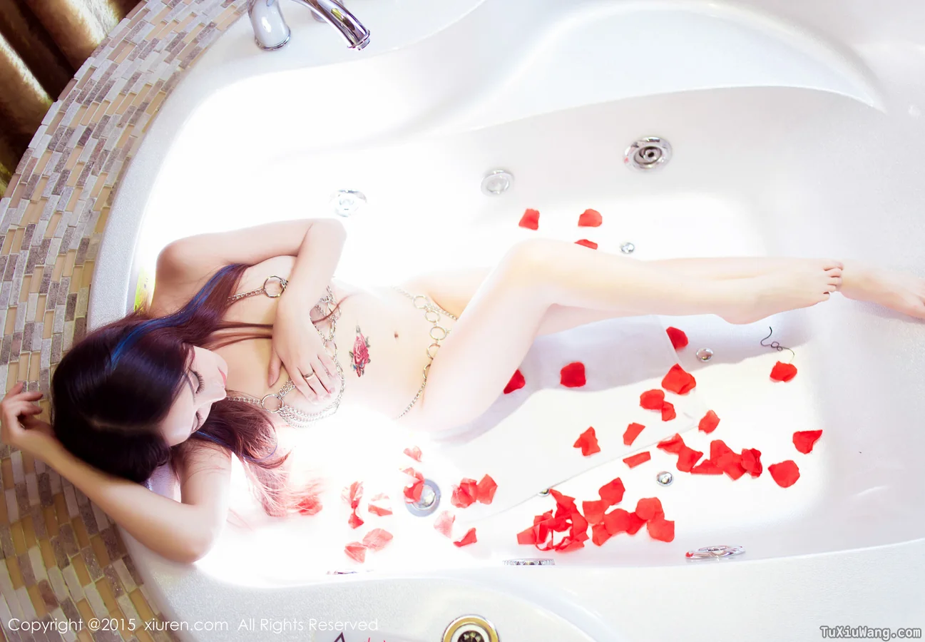 [XIUREN秀人网] 2015.10.28 No.411 邹晶晶女王